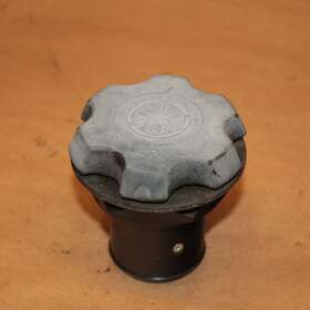 Gp7-u7833-10-00 Yamaha 1998-1999 Xl760 Fuel Neck Gas Cap Socket Filler Fill Fitting
